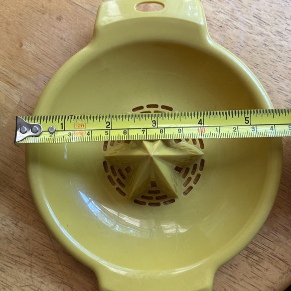 Retro Vintage Kitchen Villaware Juicer Strainer Tan Plastic Made in the USA - Picture 4 of 4